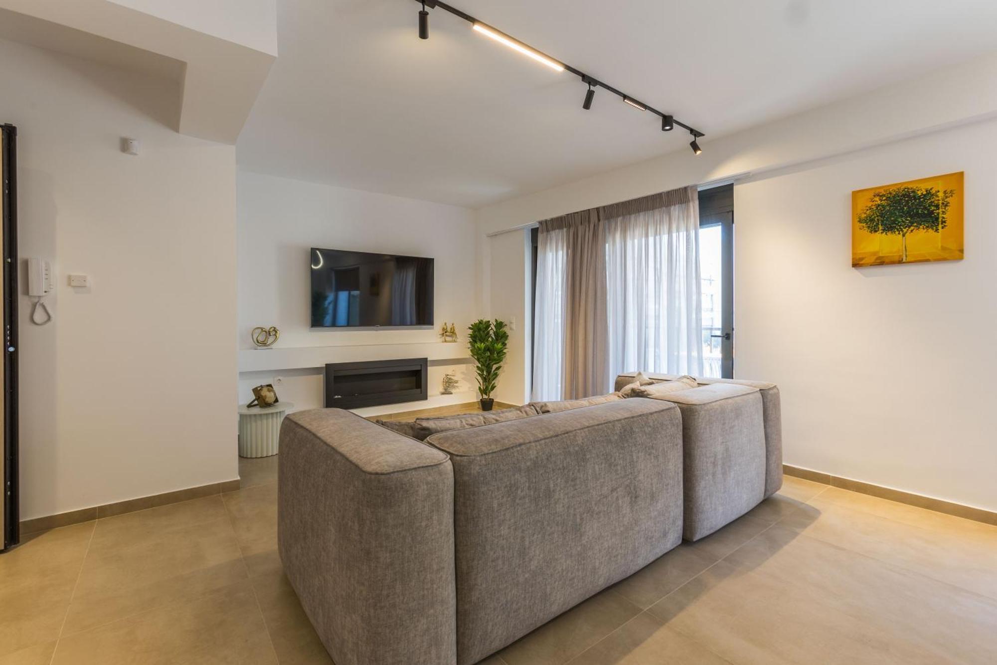 Raise Pagrati Serviced Appartement